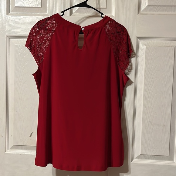 Woman top RED PerSeption Concept.         No sleeves. - Picture 4 of 6